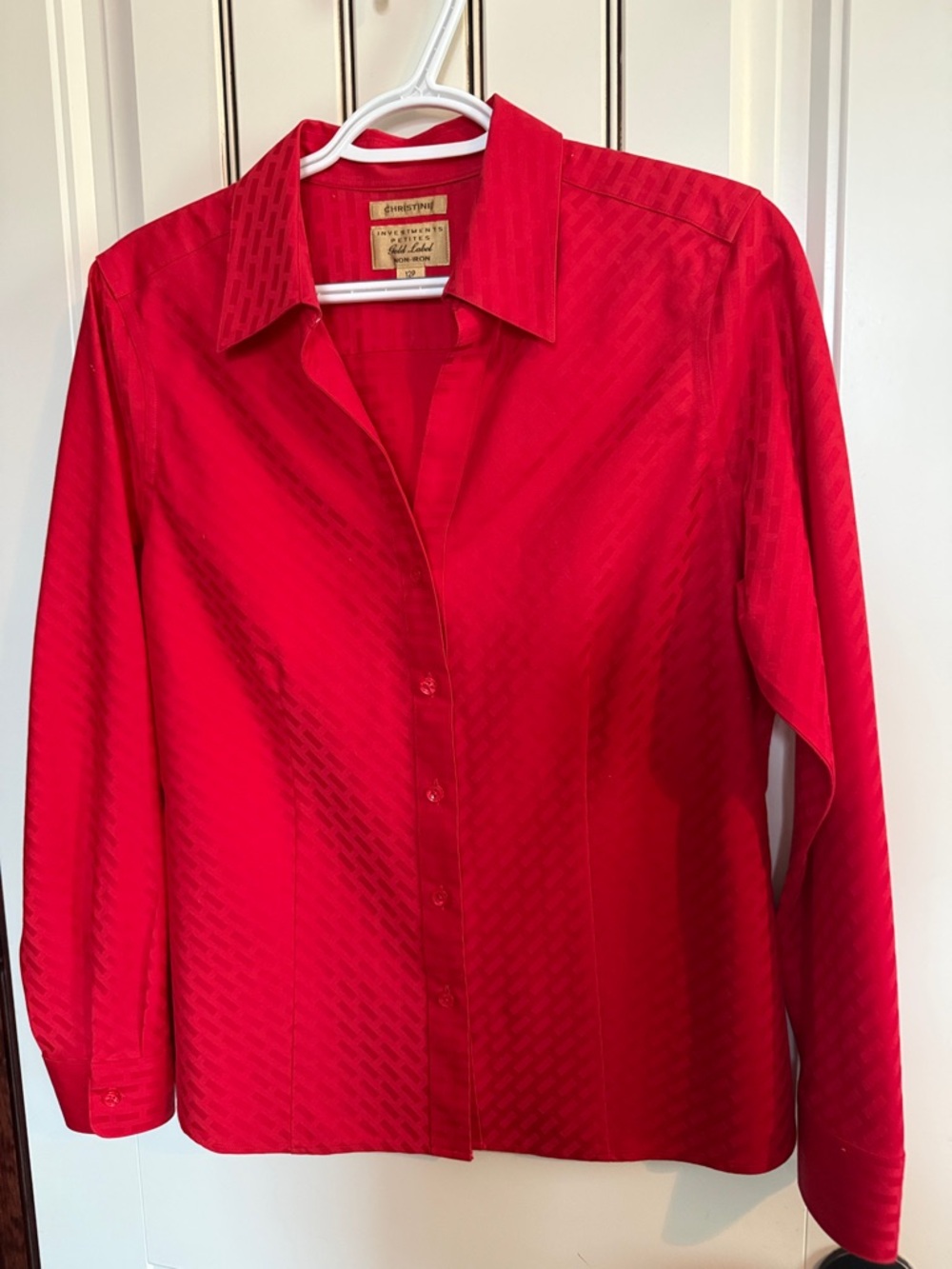 NWOT Investments 100% Cotton No Iron Red Long-Sleeve Button Front Blouse V Neck.
